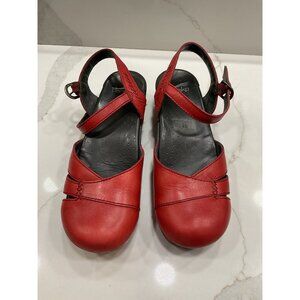 Dansko Red Leather Mary Jane Closed-Toe Sandals Size 40 US 9.5